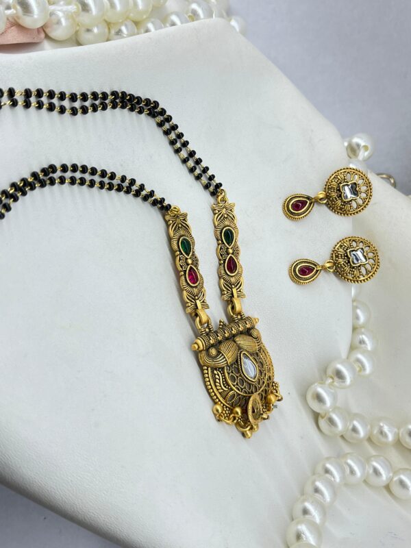 MANGALSUTRA     Classic black-beaded mangalsutra chain