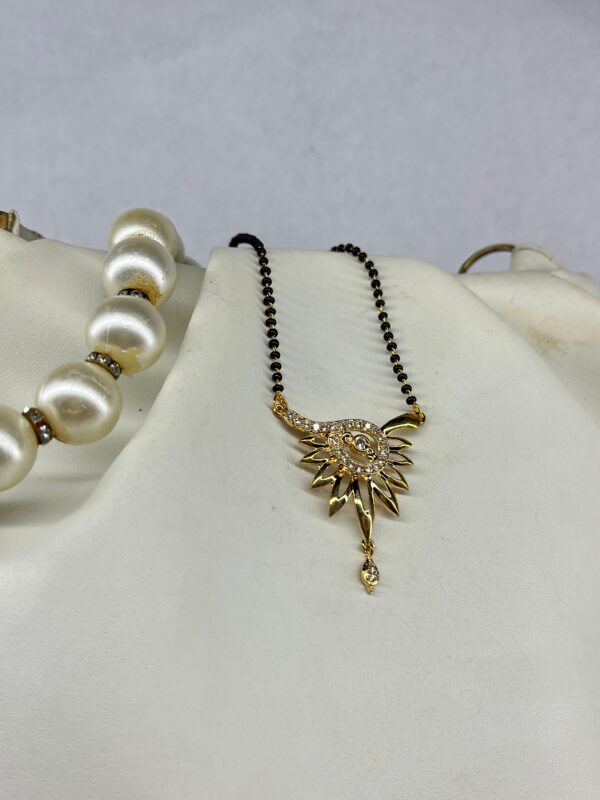 MANGALSUTRA CHAIN Classic black-beaded mangalsutra chain